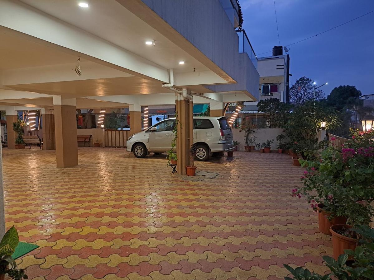 Bouquet Residency Hotel Nashik Eksteriør billede