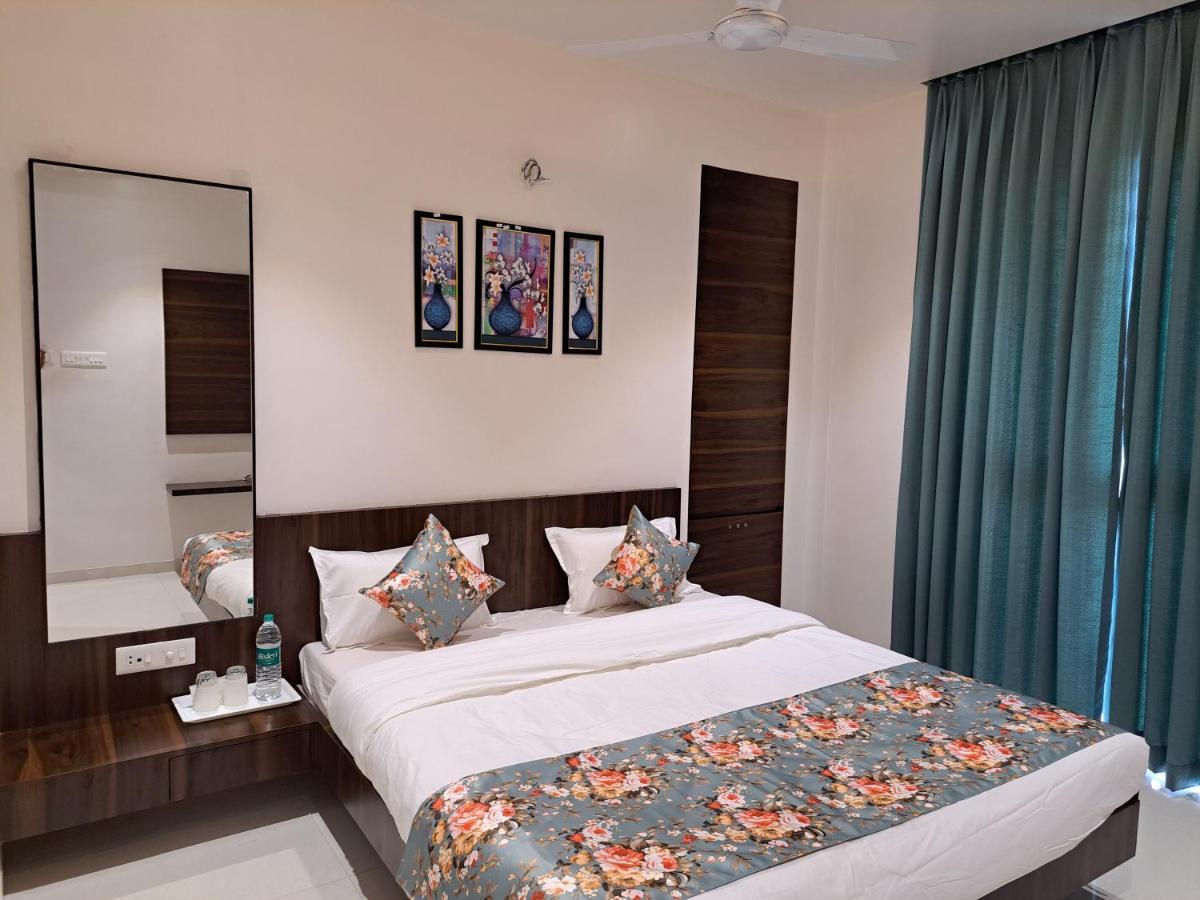 Bouquet Residency Hotel Nashik Eksteriør billede