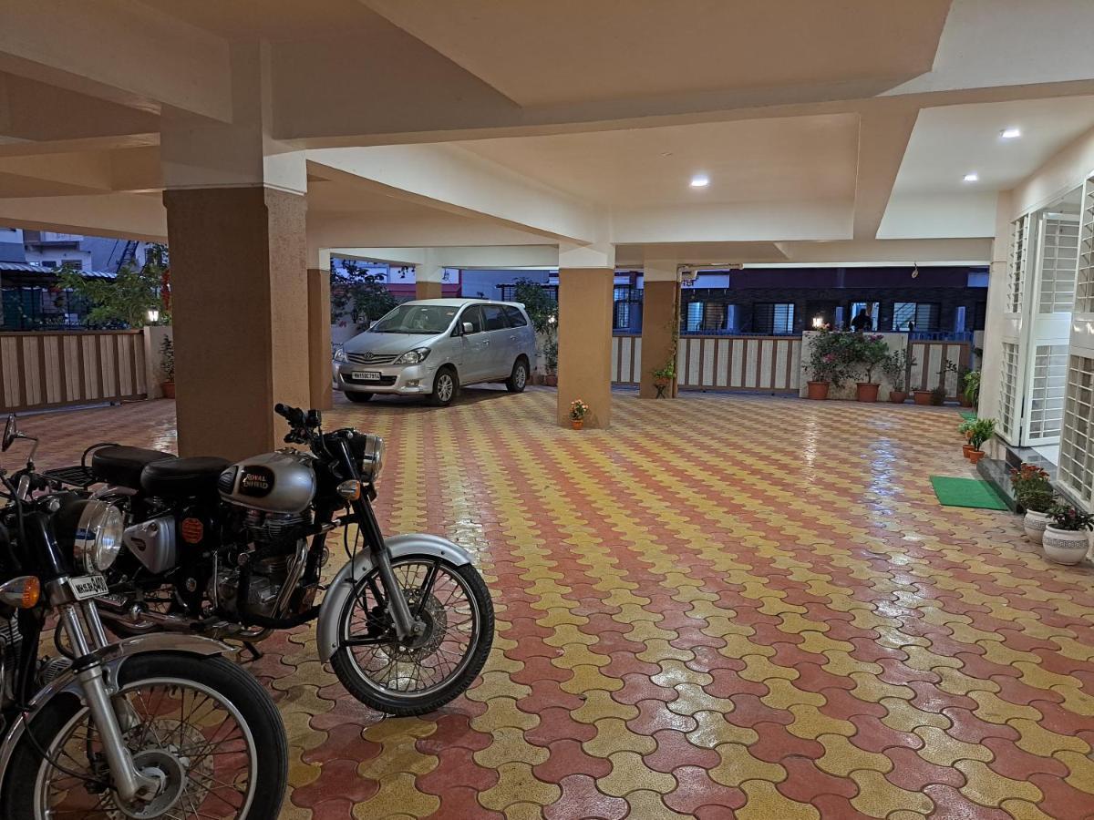 Bouquet Residency Hotel Nashik Eksteriør billede