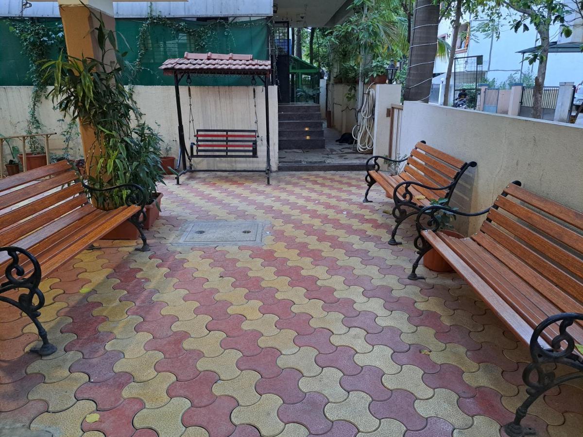 Bouquet Residency Hotel Nashik Eksteriør billede