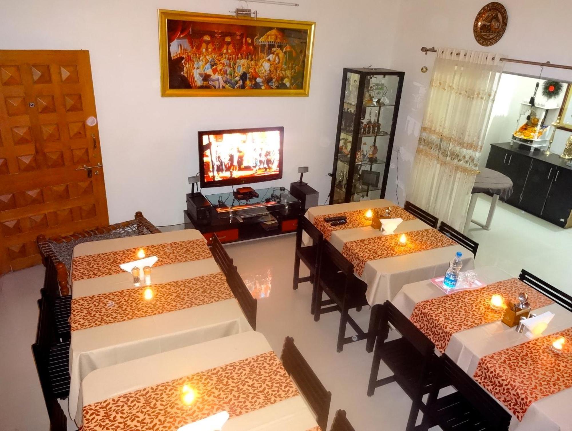 Bouquet Residency Hotel Nashik Eksteriør billede